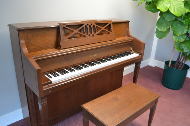 1989 Affordable Samick console piano and bench - Upright - Console Pianos